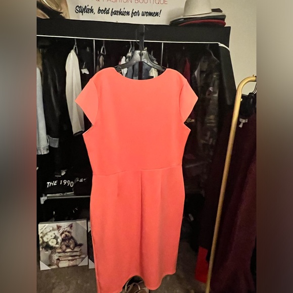 EUC CORAL DRESS - Picture 2 of 3